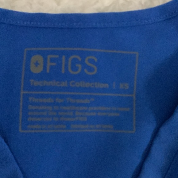 Only worn once. Clean Woman’s royal blue “Catarina” one pocket scrub top - Picture 3 of 4